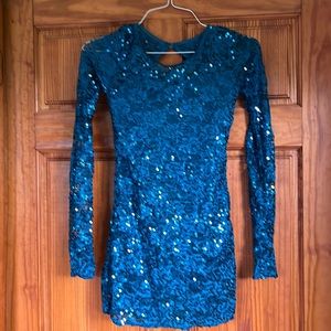 Gorgeous Balera size SA turquoise / emerald green jazz costume with long sleeves